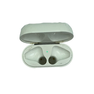 Apple AirPods with Charging Case 中古 1